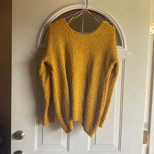 EUC gold toned sweater. Size XL